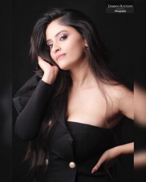 Sanya Thakur Instagram - Swipe right to see the real me !  #sanyathakur #newpost