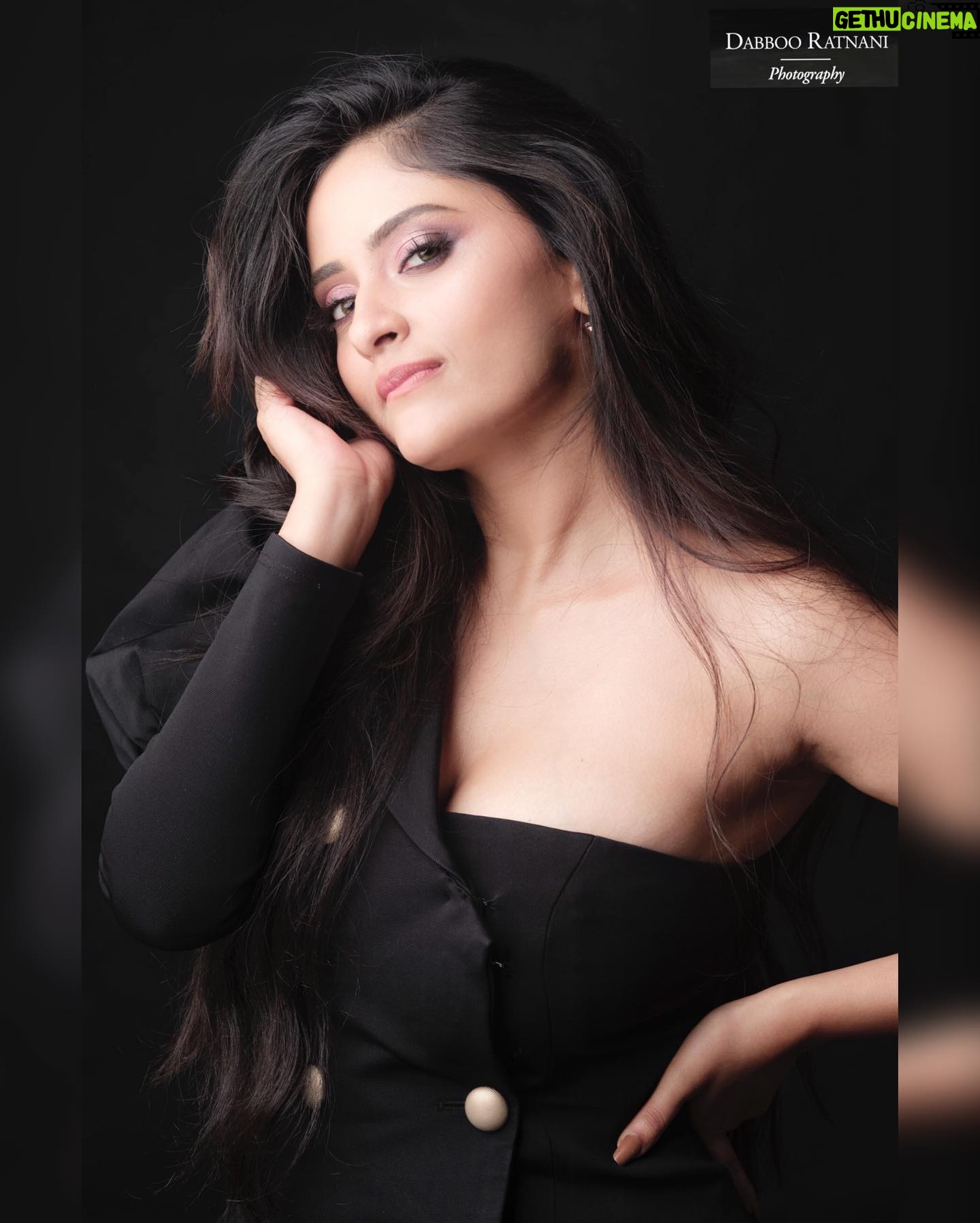 Sanya Thakur - 9.2K Likes - Swipe right to see the real me ! #sanyathakur #newpost