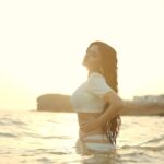 Sanya Thakur Instagram – In love with Indian saree look 😍 #selfobsessed 
.
.
📷 @sahil_navadiya_ & team @fashion.by_snf 
💄 @makeup_asfaque 
.
.
#indianoutfit #saari #fashion #traditional #love #sunset