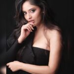 Sanya Thakur Instagram - Swipe right to see the real me ! #sanyathakur #newpost