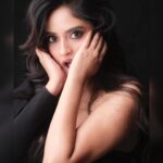 Sanya Thakur Instagram - Swipe right to see the real me ! #sanyathakur #newpost