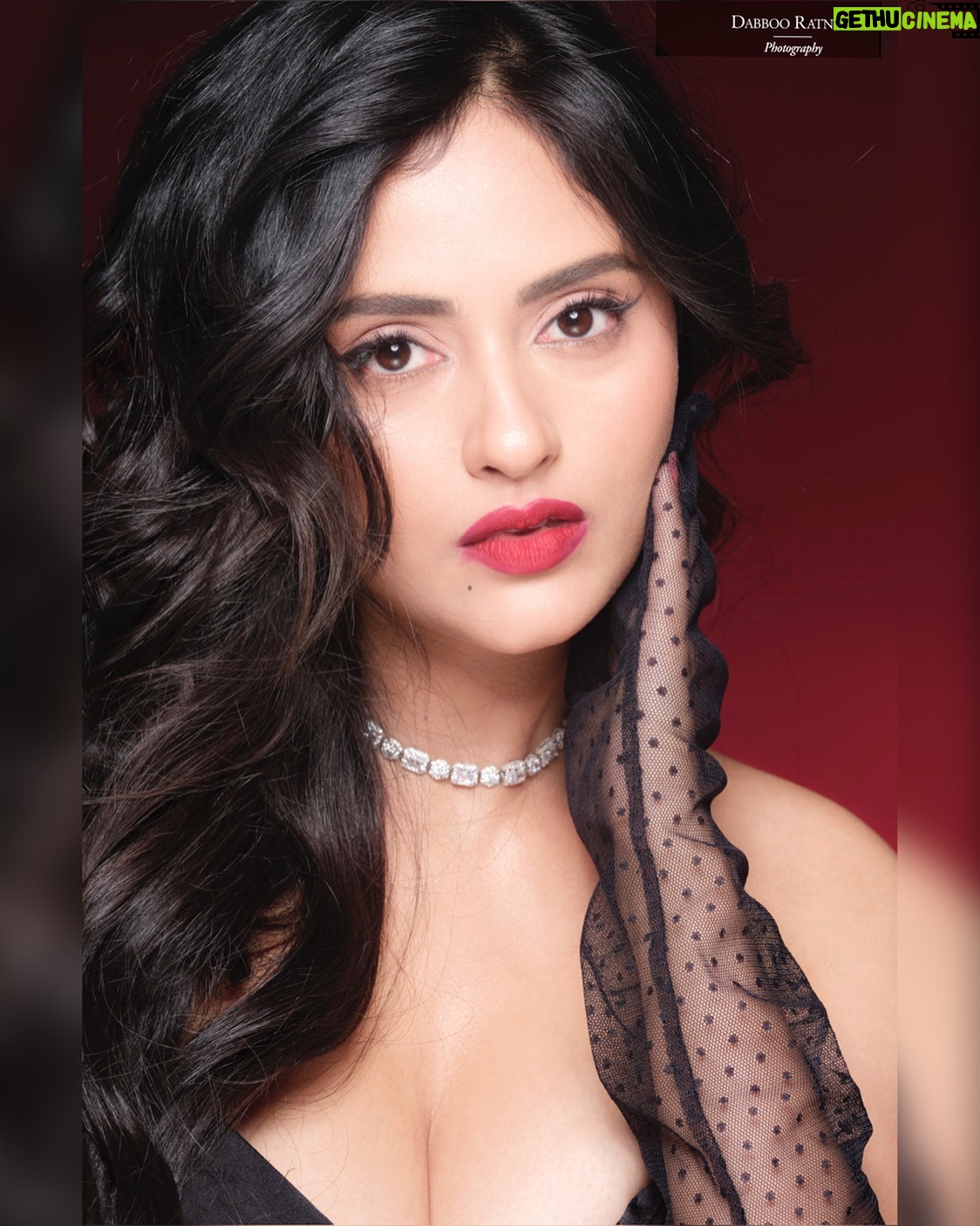 Sanya Thakur Instagram - Itβs Christmas π Eve , lately π So here Iβm wishing you all ,Merry Christmas π€Άβ¨ Pc @dabbooratnani Makeup π @sabakhanmakeup Hair @hairby_shivanik #merrychristmas #goodmorning #iloveredlips