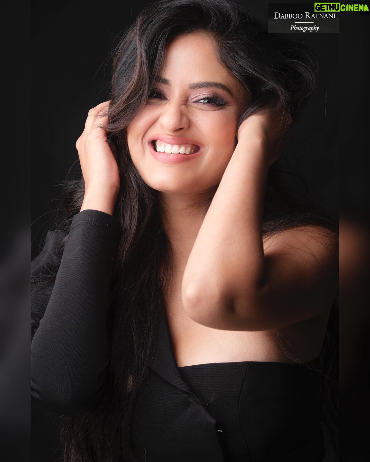 Sanya Thakur Instagram - Swipe right to see the real me ! #sanyathakur #newpost