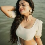 Sanya Thakur Instagram – In a world chasing trends, I aspire to be a timeless classic #indianlook 
.
.
📷 @sahil_navadiya_ & team @fashion.by_snf 
💄 @makeup_asfaque 
.
.
#fashion #photoshoot #photooftheday #indianwear #tradition