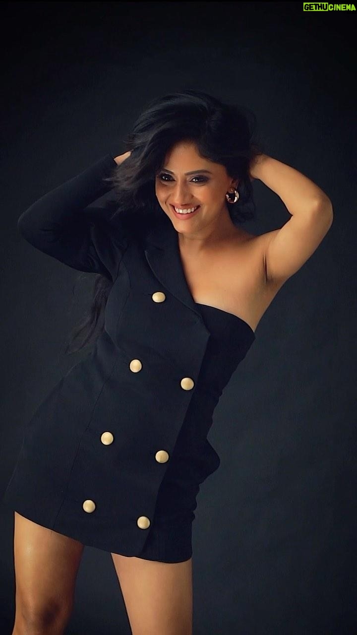 Sanya Thakur Instagram - I know you guy’s wanted more then pictures 🕺 But I’m not the criminal! Pc @dabbooratnani Video @vikasgorule #sanyathakur #sanya #newpost