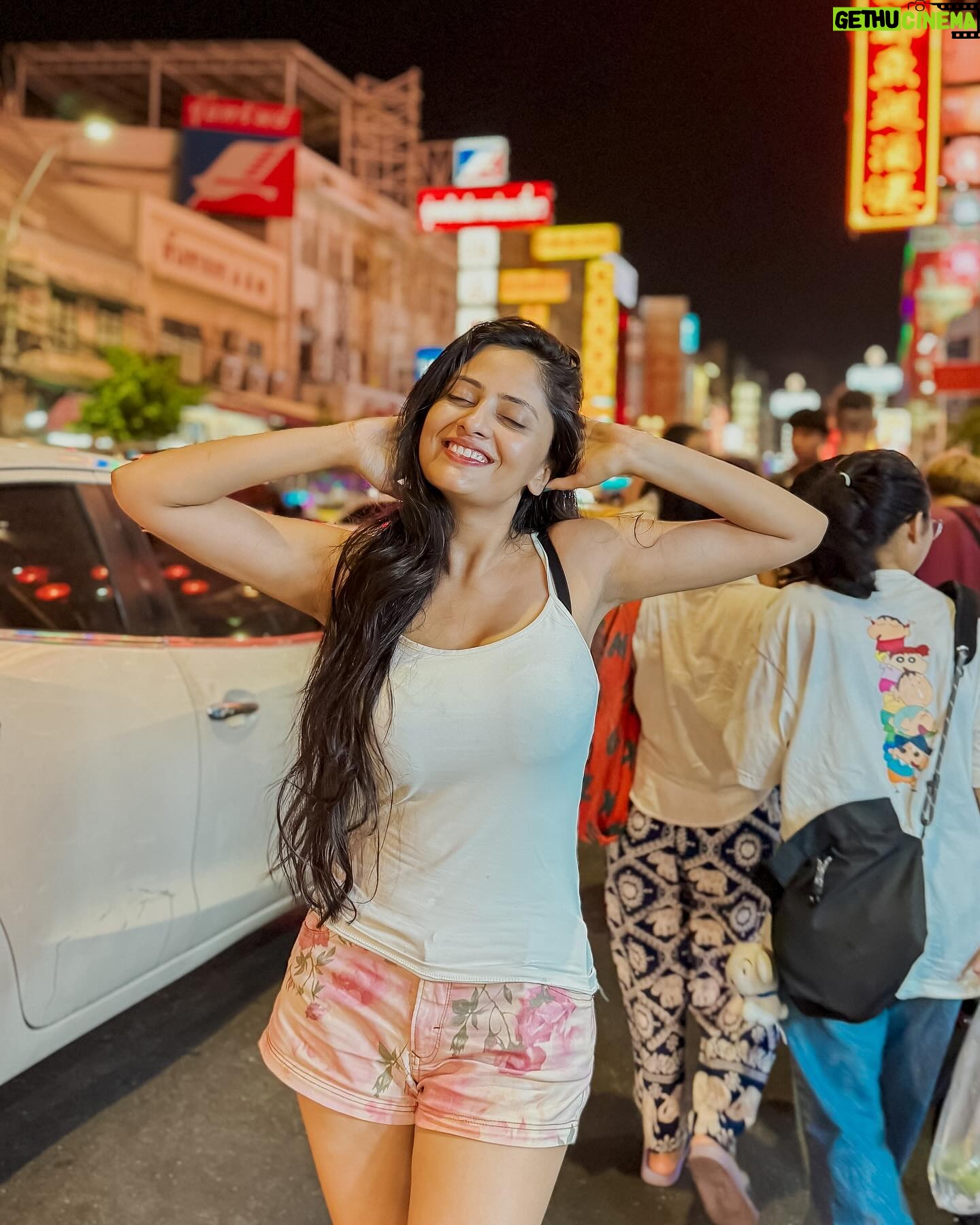 Sanya Thakur Instagram - Some random clicks of #thailand dairies 🤩 . #travel #photos