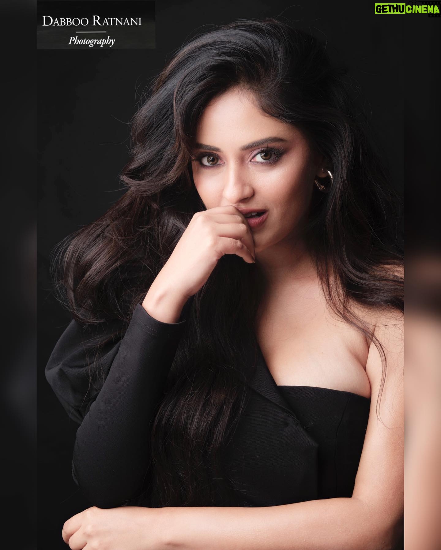 Sanya Thakur Instagram - Smile even if it is infectious like fire 🔥. Pc @dabbooratnani #sanyathakur #newlook #newpost