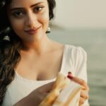 Sanya Thakur Instagram – In a world chasing trends, I aspire to be a timeless classic #indianlook 
.
.
📷 @sahil_navadiya_ & team @fashion.by_snf 
💄 @makeup_asfaque 
.
.
#fashion #photoshoot #photooftheday #indianwear #tradition