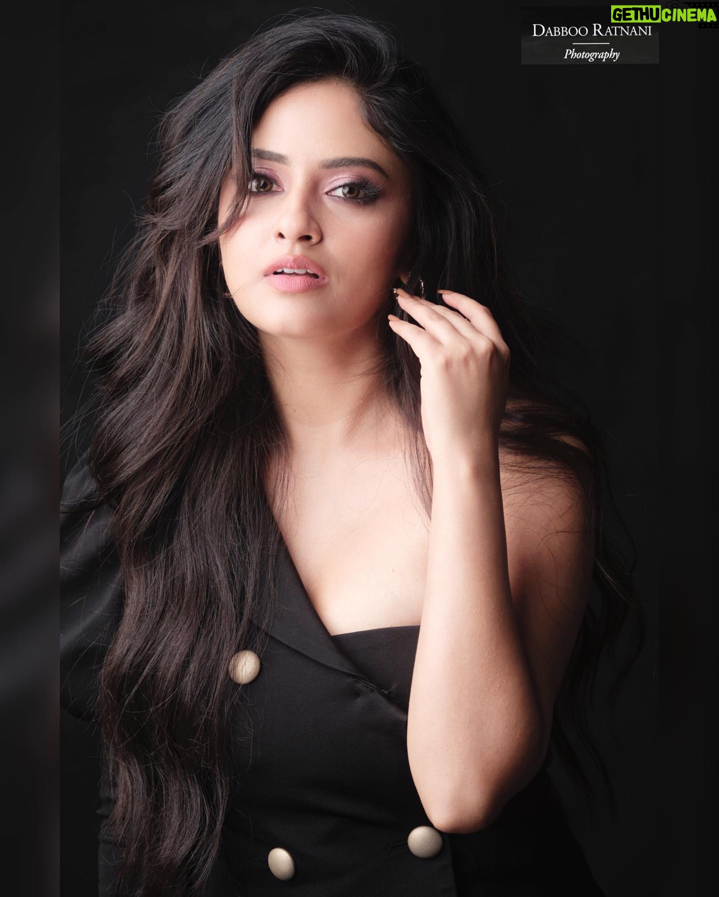 Sanya Thakur Instagram - Smile even if it is infectious like fire 🔥. Pc @dabbooratnani #sanyathakur #newlook #newpost