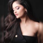 Sanya Thakur Instagram - Smile even if it is infectious like fire 🔥. Pc @dabbooratnani #sanyathakur #newlook #newpost