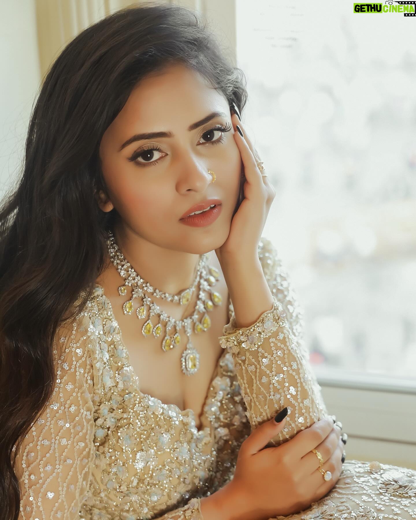 Sanya Thakur Instagram - Ethnic fashion is an instant language. #indian . . #traditional #outfit