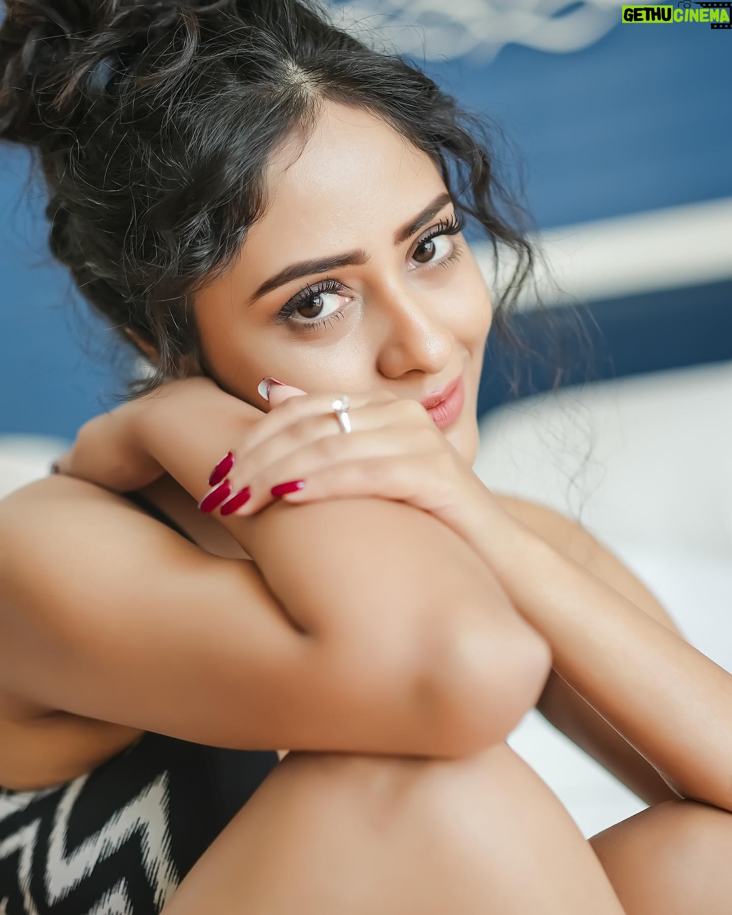 Sanya Thakur Instagram - Iām my own kind of beautiful 𤩠. . š· @sahil_navadiya_ & team @fashion.by_snf š @makeup_asfaque . . . #instamood #happy #beautiful #me