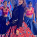 Sapna Choudhary Instagram - गोरी रे थोड़ी हलवे हलवे चाल ☺️ #sapnachaudhary #desiqueen #trendingreels #trending #positivevibes #thankgodforeverything