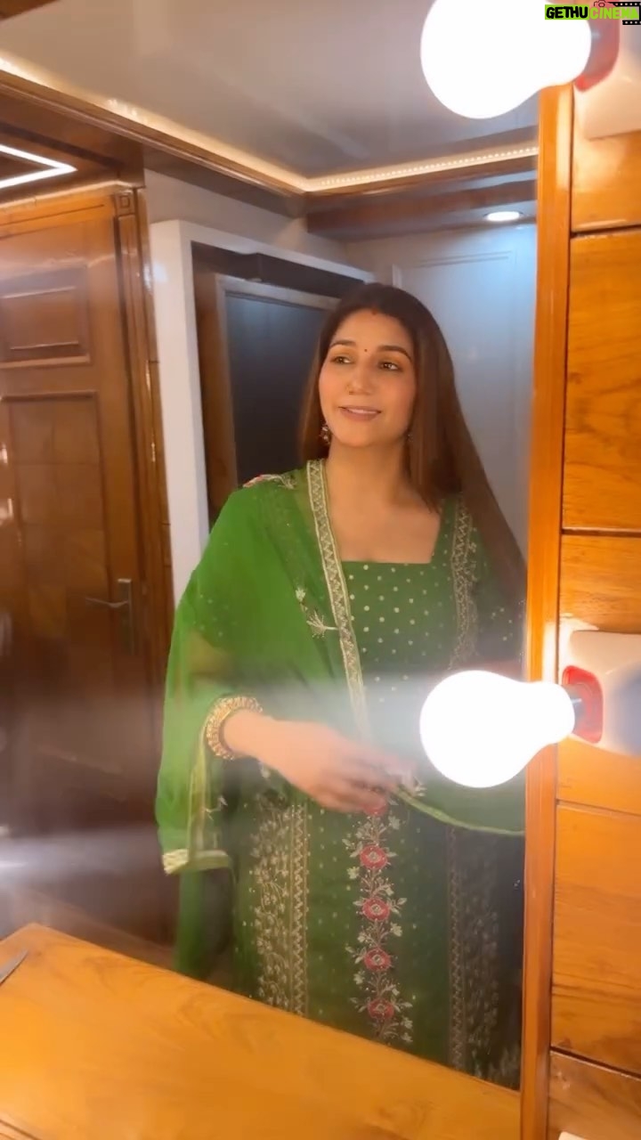 Sapna Choudhary Instagram - Halwe Halwe chal Make reels @speedharyanviofficial #reels #reeloftheday #halwehalwechal #sapnachaudhary #artist #artistlife #artistlifestyle #tranding #trandingsong #thankyou #thanksgodforeverything