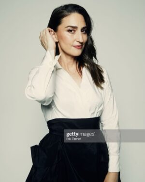 Sara Bareilles Instagram - Get styled by @savwhite in a killer dress from @carolinaherrera , some shoes you would play basketball in (if you played basketball)by @charlesandkeithhh, hair by @jemmamuradian, makeup by @tobimakeup - and a fiancé like @joetipps who understands the assignment…. Let your leg go to the ball!!! 
@waitressmusical premiere at @tribeca. 
Photographs by the amazing @eriktanner