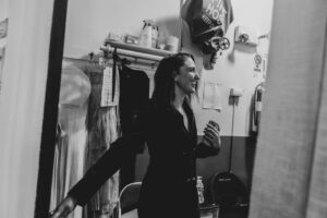 Sara Bareilles Instagram - #broadwayforbiden ❤️🇺🇸🏳️‍🌈🏳️‍⚧️
This event was unforgettable for many reasons. From climate protesters “singing” along with me about issues I totally agree with, to  laughing and marveling at my incredible friends in theater, to sharing a deep conversation about how important firefighters are with @potus himself- I am reminded that the next election means so much. ALL the work we have to do depends on, among many things, making sure we win elections and especially this one. It is unthinkable to imagine the alternative. It was an honor and I love these pictures so much! Thank you @emilcohen!!