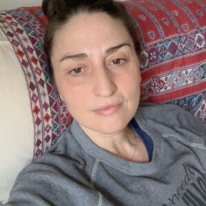 Sara Bareilles Instagram - AN EMPASSIONED VOMIT FOR THIS SEASON OF NEW ART. 

We must make art because art needs making. The making is the magic. The receiving is out of our hands but the making is holy. It saves lives and plants seeds of new ideas and builds family and community and touches the humanity in us. Cheers to the makers. I love you all! ❤️ 

🖼️ 🌱💎🩸❤️‍🔥