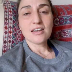 Sara Bareilles Instagram - AN EMPASSIONED VOMIT FOR THIS SEASON OF NEW ART. 

We must make art because art needs making. The making is the magic. The receiving is out of our hands but the making is holy. It saves lives and plants seeds of new ideas and builds family and community and touches the humanity in us. Cheers to the makers. I love you all! ❤️ 

🖼️ 🌱💎🩸❤️‍🔥