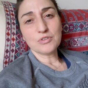 Sara Bareilles Instagram - AN EMPASSIONED VOMIT FOR THIS SEASON OF NEW ART. 

We must make art because art needs making. The making is the magic. The receiving is out of our hands but the making is holy. It saves lives and plants seeds of new ideas and builds family and community and touches the humanity in us. Cheers to the makers. I love you all! ❤️ 

🖼️ 🌱💎🩸❤️‍🔥