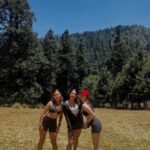 Saraí Meza Instagram – Mis domingos favoritos se ven así 🌲🍃🦋🐞🌸☀️☁️. lucky to be sorrounded by beautiful souls.
