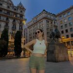 Saraí Meza Instagram - 48 hrs en barcelona 1: abro debate, si el perro se para es igual o más alto que yo? 2: casa batlló 🫶🏻 3: crema catalana que in fact, estaba bien buena 4: sagrada familia, de lo más hermoso que vi. Si pudiera elegir a cualquier persona para tener una conversación, sin duda elegiría a Gaudí, era un genio y artista. 5: si si mucha cultura, también un poco de beboteo 6: casa batlló x2… también por gaudí. 7: más beboteo, y ni modeeeeee 8: Fes-me un petó 🤍 9: Gaudí reviveeeeeeeee 🥲