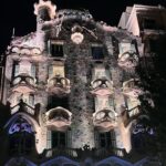 Saraí Meza Instagram - 48 hrs en barcelona 1: abro debate, si el perro se para es igual o más alto que yo? 2: casa batlló 🫶🏻 3: crema catalana que in fact, estaba bien buena 4: sagrada familia, de lo más hermoso que vi. Si pudiera elegir a cualquier persona para tener una conversación, sin duda elegiría a Gaudí, era un genio y artista. 5: si si mucha cultura, también un poco de beboteo 6: casa batlló x2… también por gaudí. 7: más beboteo, y ni modeeeeee 8: Fes-me un petó 🤍 9: Gaudí reviveeeeeeeee 🥲