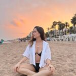 Saraí Meza Instagram - calma, conexiones sinceras, mar y un atardecer bellísimo arcoíris en un mismo sitio? a veces solo hace falta voltear a ver lo que sí, y agradecer.