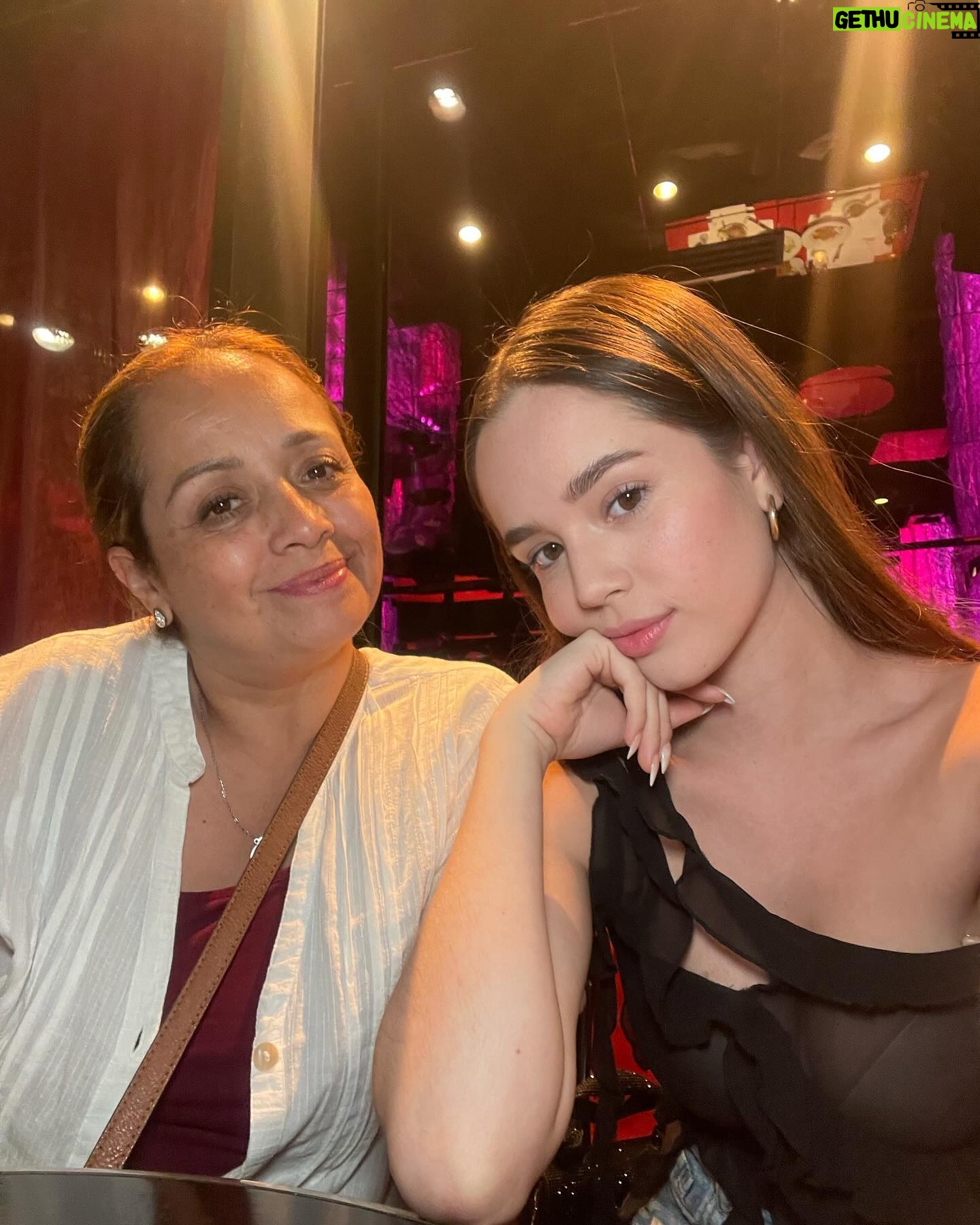 Saraí Meza Instagram - Feliz cumpleaños a la mamá con el corazón más grande del mundo. Que sean muchos cumpleaños más con salud perfecta y sobretodo, con mucho amor. Nunca olvides lo especial que eres para todos los que te rodeamos. Te amo 🩷