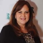 Sara Derzawy Instagram - دلال عبد العزيز لا إله إلا الله .. وإنا لله وإنا إليه راجعون وجع قلب والله يا حبيبة الكل .. ربنا يغفر لك و يرحمك و يسكنك فسيح جناته و يصبر بناتك و كل أحبابك .. ربنا يجمعك برفيق عمرك في جنات النعيم يا رب