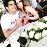 Sara Derzawy Instagram - كل سنة وانت طيب يا حمدي يا رشاش الكوميديا .. ربنا يكرمك و يوفقك دايما علي اد طيبتك و قلبك الأبيض .. و يهنيك و يسعدك انت و إسو و يخليكوا لبعض يا أحلي الحلوين 😘😘😘😘 #حمدي_المرغني #إسراء_عبدالفتاح #سارة_درزاوي #مسرح_مصر