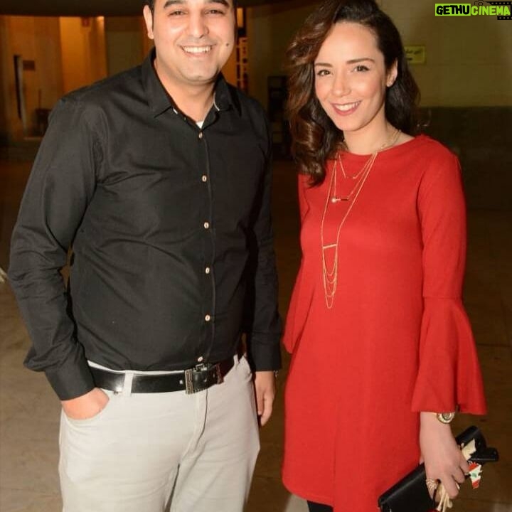 Sara Derzawy Instagram - انا بقالي كتير أوي بدور على صور لينا ومالقتش .. قولت خلاص أنا هثبت الصورة دي أنزلها كل سنة 😅 كل سنة وانت طيب يا إسلام يا جدع يا طيب .. ربنا يرزقك الخير في كل مكان تروحه و يحققلك كل اللي بتتمناه ❤️❤️ #سارة_درزاوي #اسلام_سالم #مسرح_مصر