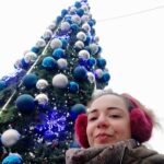 Sara Derzawy Instagram - Merry Christmas 🎄☃️ #tb #russia #moscow #redsquare #snow #frozen ❄️❄️ #masr7_masr #masrah_masr #sara_derzawy #مسرح_مصر #سارة_درزاوي أنا في مصر دلوقت والله يا جماعة 😅