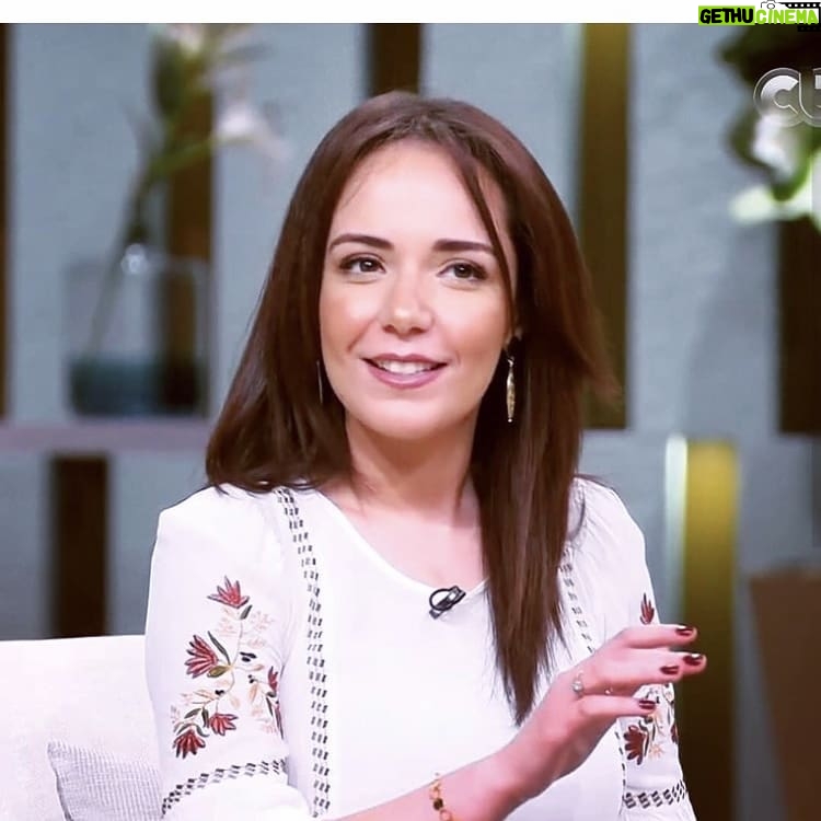 Sara Derzawy Instagram - الحمد لله مبسوطة جدا من رد الفعل علي الحلقة .. اتمني إني كنت ضيفة خفيفة ..و فعلا كنت مبسوطة جدا بالحوار ❤️ و كملاحظة شوفتها من ردود الناس أن " اللي بيسقط في علوم بينجح في أي مكان " .. هو الحقيقة ده مش صح .. الصح إن اللي بيروح مكان بيحبه و عايزه بينجح فيه .. أيا كان بقي تجاربه السابقة كانت فين .. المهم هو عرف يروح للحاجة اللي بيحبها واللي بيلقي فيها نفسه 😊 #سارة_درزاوي #مسرح_مصر #مني_الشاذلي #معكم_مني_الشاذلي