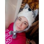 Sara Derzawy Instagram - أنا و وولفي كنا بنستعد للخروج لمواجهة الثلوج 🐺 ❄️ 🌨️ 🏔️ .. 😅 موسكو .. ديسمبر ٢٠١٨ #سارة_درزاوي #مسرح_مصر #russia #moscow #2018 #winter