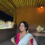 Sara Gurpal Instagram – What a beautiful day 🌸

ഈ മനോഹരമായ അവസ്ഥയിൽ ഇവിടെ എത്തിയതിൽ വളരെ നന്ദിയുണ്ട്.
സാറയിൽ നിന്നുള്ള സ്നേഹം ♥️
📍 @themudhousemarayoor
