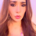 Sara Khan Instagram - What is ur hidden talent ??😂🫣😜 #sarakhan #justforfun #funnyreel #funnyvideos #comedyvideos #comedy #fun #bts