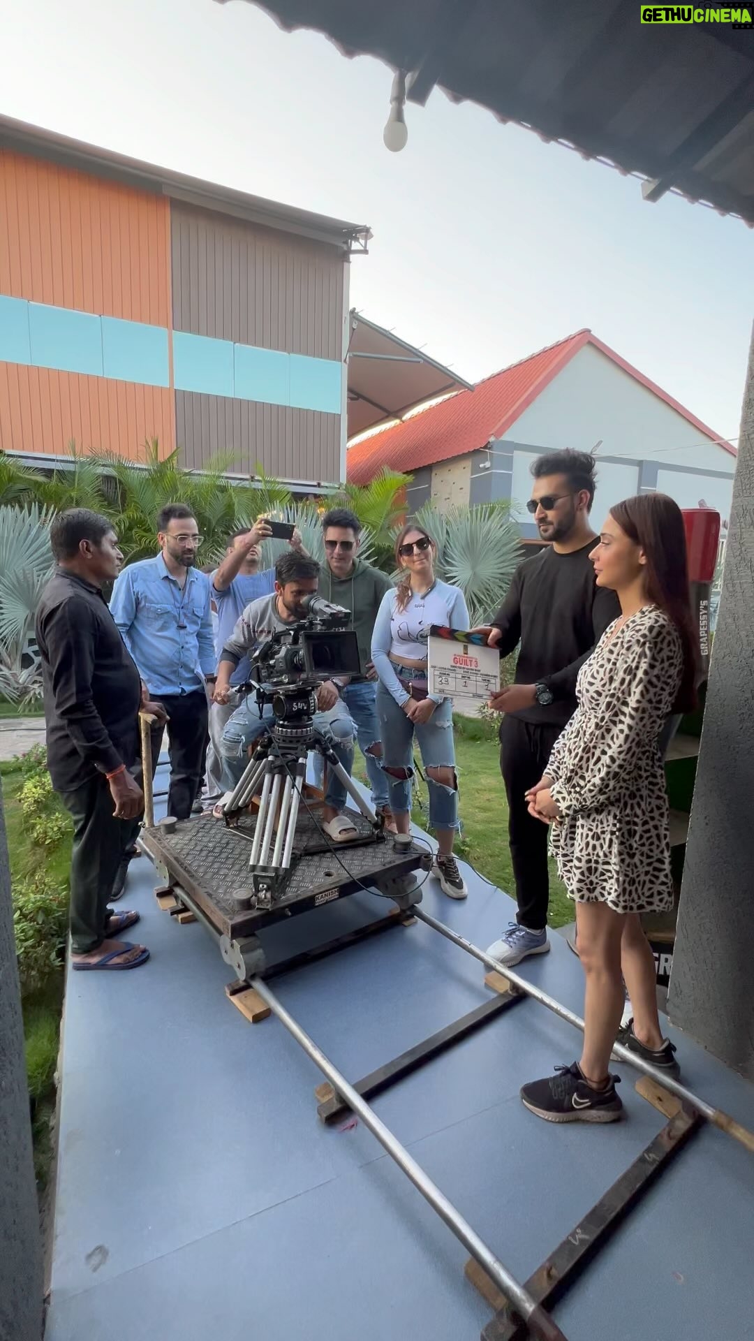 Sara Khan Instagram - This happens only when we shoot together 😂😂😂🤓🤓🤓