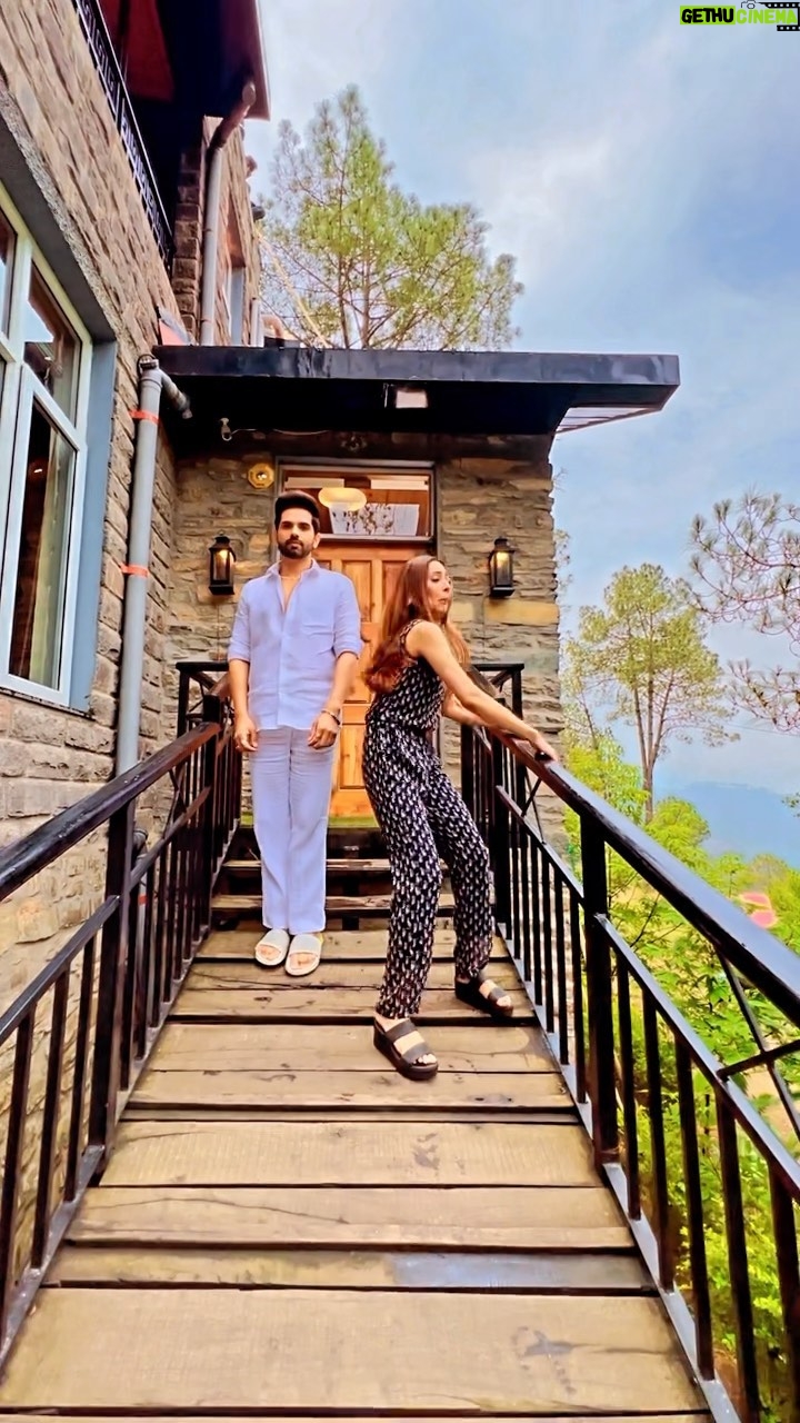 Sara Khan - 54.9K Likes - Tried not to fall while doing the trend with my cutie @ankitbathla10
#sarakhan #ankitbathla #friends #bts #shoot #bliss