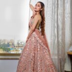 Sara Khan Instagram - ✌🏻✌🏻 @thelifetimepicture @tltp.allan @bhadurikingshuk