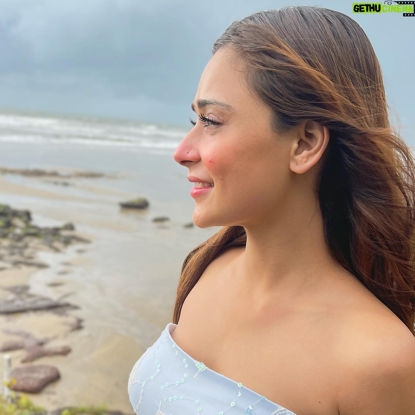 Sara Khan Instagram - Sometimes you just have to stay silent because no words can explain how mesmerizing the nature is #ssarakhan