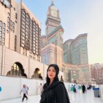 Sara Khan Instagram - I used to question why people visit religious sites just to take photos and show off, but when I visited Al-Haram, my family and friends were inspired by me and started planning their trips too. That’s when I realized the value of inspiring others. Now, I can include Umrah in my travel plans with friends, as they have become more open to the idea.. thank you @raheena.irshad my soul sister for being a part of this beautiful journey 🥰🥰🥰 .. by including umrah in my travel plan means , like they are more opened to the idea of letting a woman visit without their mehram, hence it’s easy to plan anytime to go to alharam even with your friends and family members ❤️ #umrahinramadan #blissss #happiness #blessed #alhamdulilah P.s. I clicked these photos the next day after completing my umrah (The world can only improve if we begin to focus on the positives in every situation.)😊😇🙏 Since my lips were getting dry I applied the only cherry red lip balm I was carrying 🫣😂😜