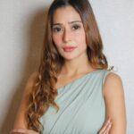 Sara Khan Instagram - 🙂