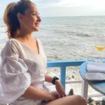 Sara Khan Instagram – Cover me in sunshine 
Shower me with good times 
Tell me that the world’s been spinning since the beginning 
And everything will be alright 🎶 
#ssarakhan #happyme #smiles #love