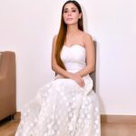 Sara Khan Instagram – Aspire to inspire before we expire 😉✊✊ 
#ssarakhan