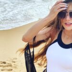 Sara Khan Instagram – Sometimes u just need a beach day 🖤🤍🖤🤍
#ssarakhan