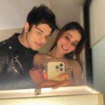 Sara Khan Instagram - Strike a pose ❤️ Thank you @siddharthhsharmaa brother for capturing 📸