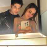 Sara Khan Instagram - Strike a pose ❤️ Thank you @siddharthhsharmaa brother for capturing 📸