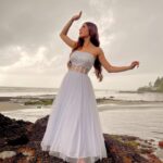 Sara Khan Instagram – Cinderella believed in dreams, all right ,but she also believed in doing something about them . When Prince Charming dint come along, she went over to the palace and got him !!! 
👗 @trichaofficial_