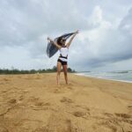Sara Khan Instagram – There is no need to have it all 
Just make the best of WHAT YOU HAVE 🖤🦋🤍🖤🦋🤍
#ssarakhan #wanderer #sea #sand #sky #peace #beach #love #happiness