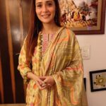 Sara Khan Instagram – Eid celebration 🎉 
#eidmubarak

Stylist: @arjunkumar_offical
Outfit: @labelishnya